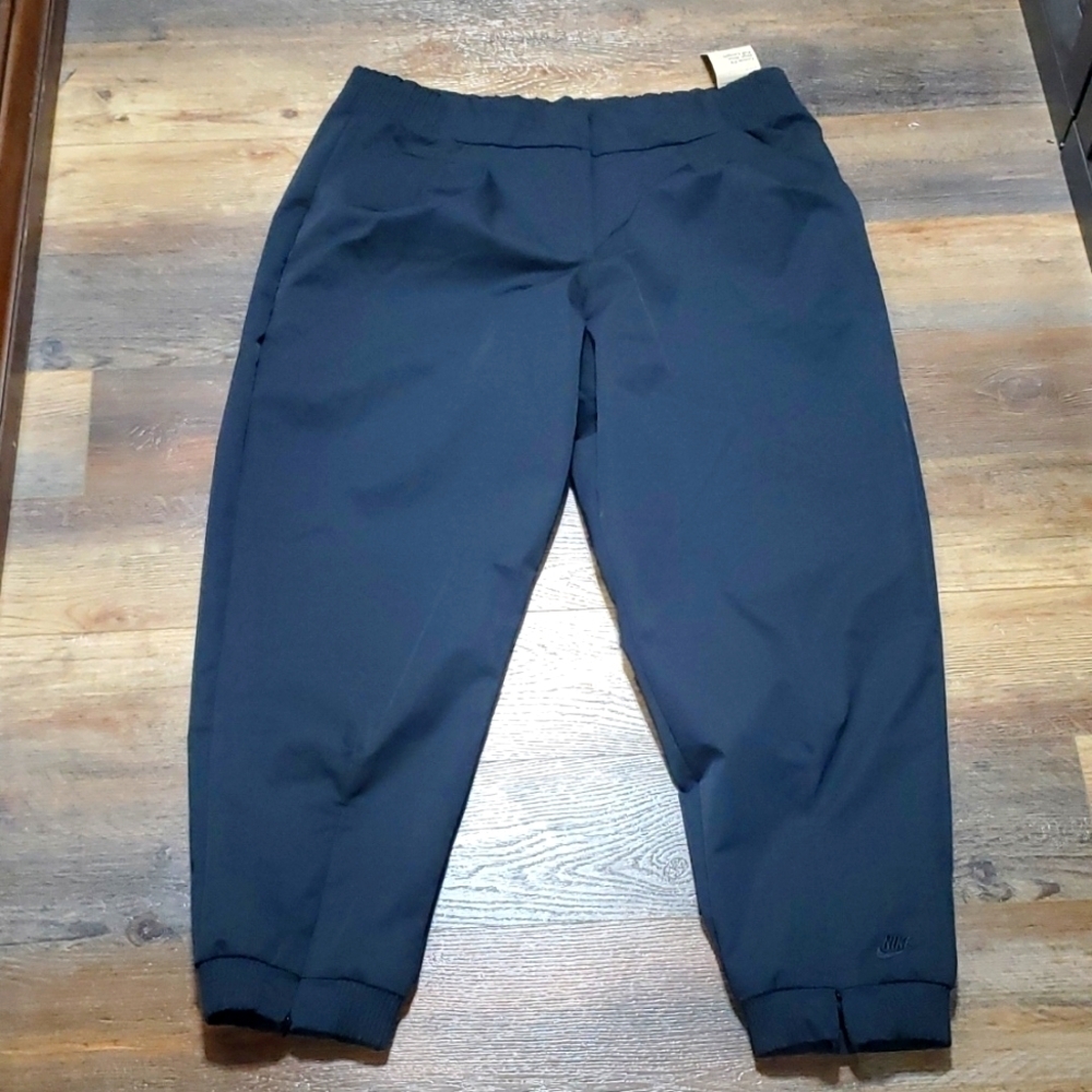 Nike NWT tech-pack dry fit black loose fit high rise full length pants